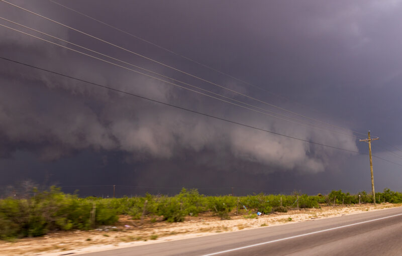 Big wall cloud south of Midland